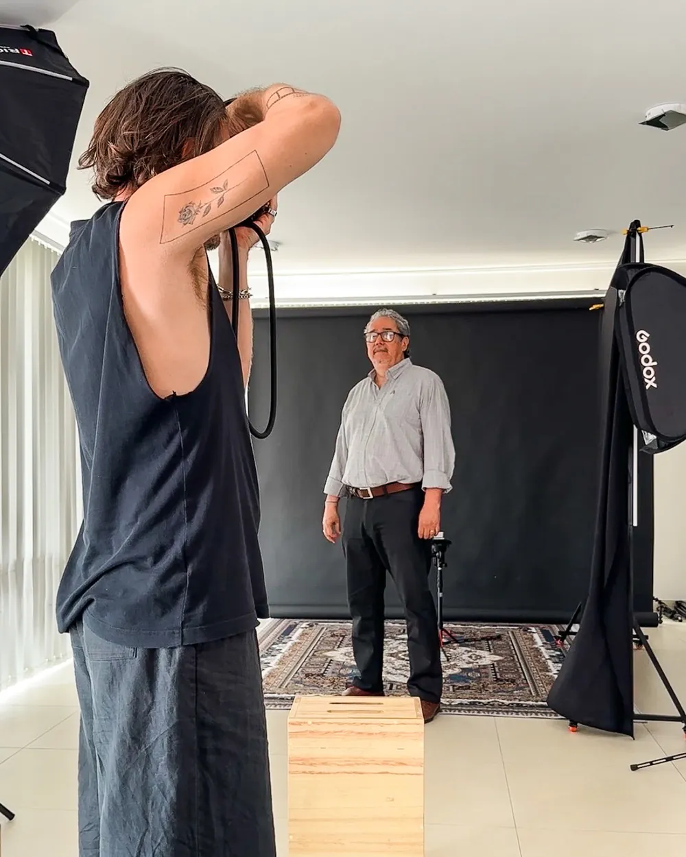 Javi Alvarez photographing a corporate client on location